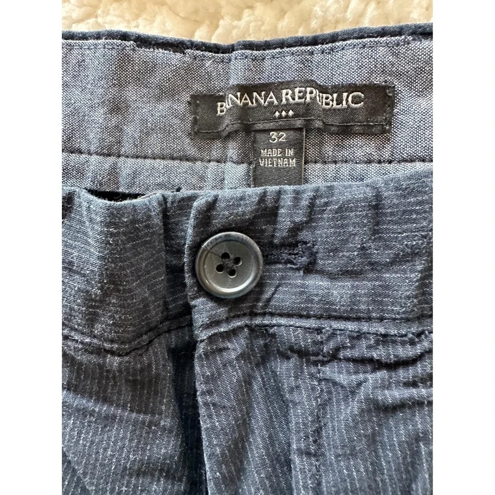 Banana Republic Mens 32 Navy Blue Textured Micro Stripe Flat Front‎ Chino Shorts